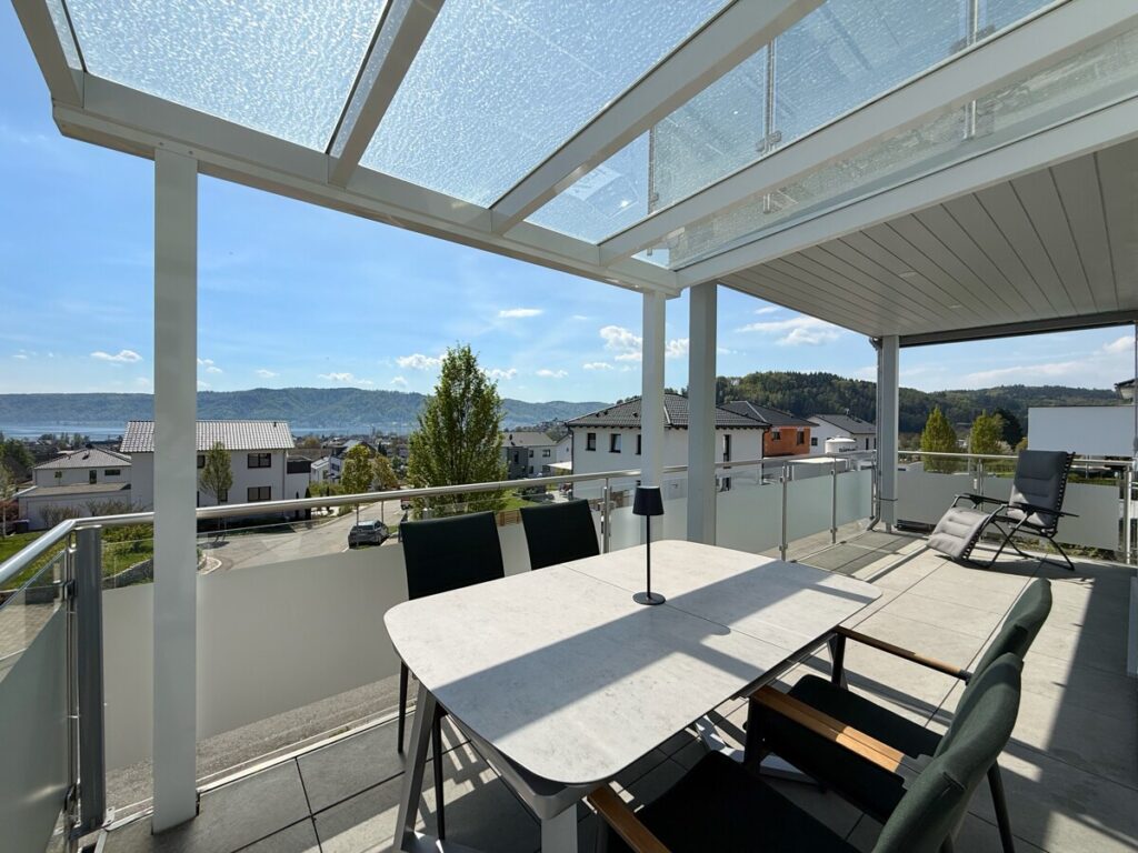 Überdachter Balkon 1. OG