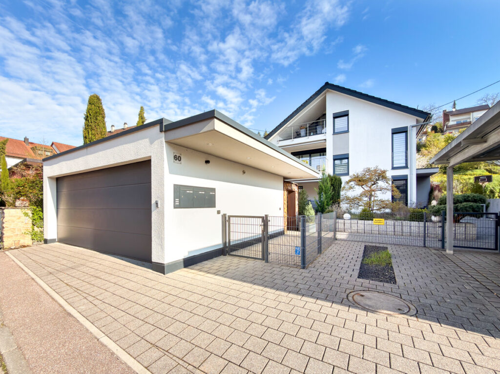 Haus- und Garagenansicht