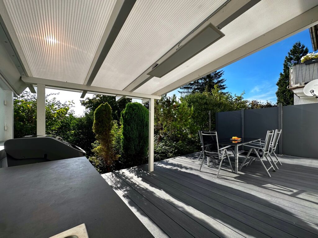 EG links Teilüberdachte Terrasse