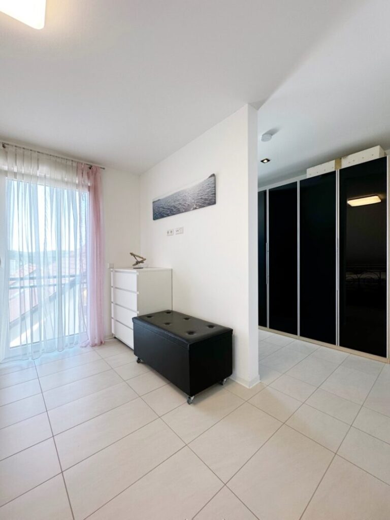 Schlafzimmer mit Ankleide