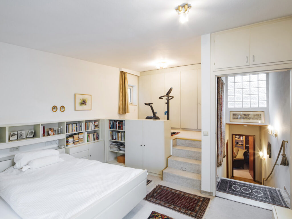 Schlazimmer 1 im OG rechte DHH