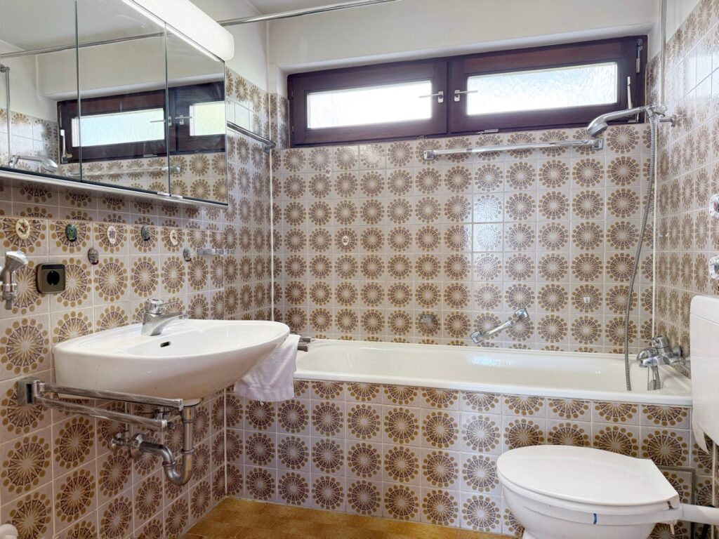 Badezimmer mit WC im OG