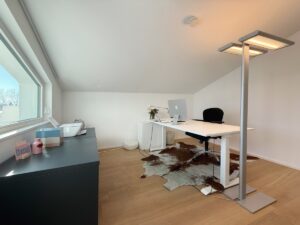 Arbeits- oder Kinderzimmer