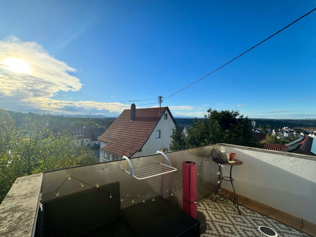 DG-links Balkon mit Aussicht