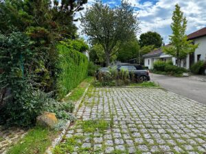 Stellplätze vor dem Haus