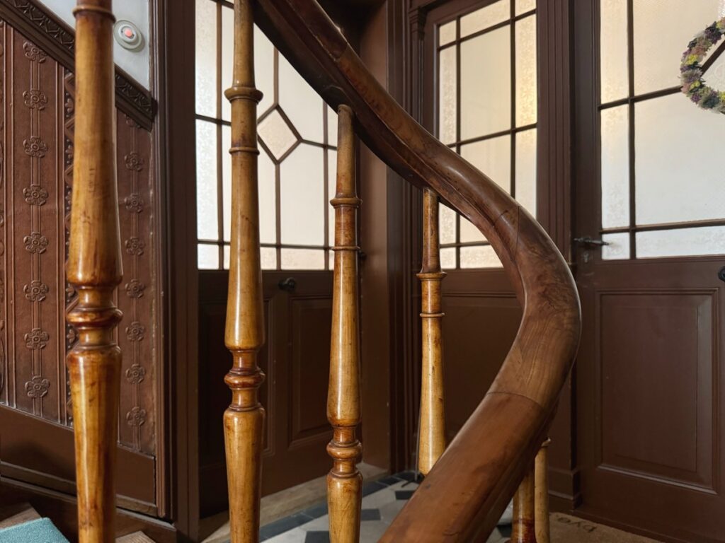 Treppenhaus aus massivem Holz