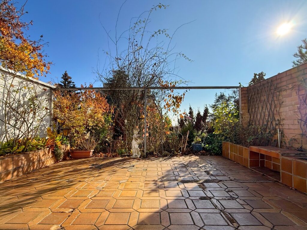 Terrasse mit Garten