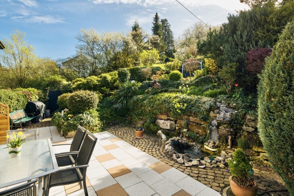 EG Terrasse mit Garten