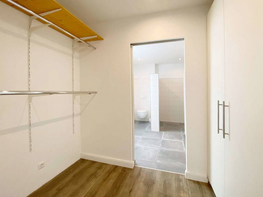 Begehbarer Kleiderschrank