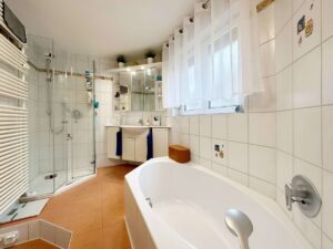 Badezimmer EG