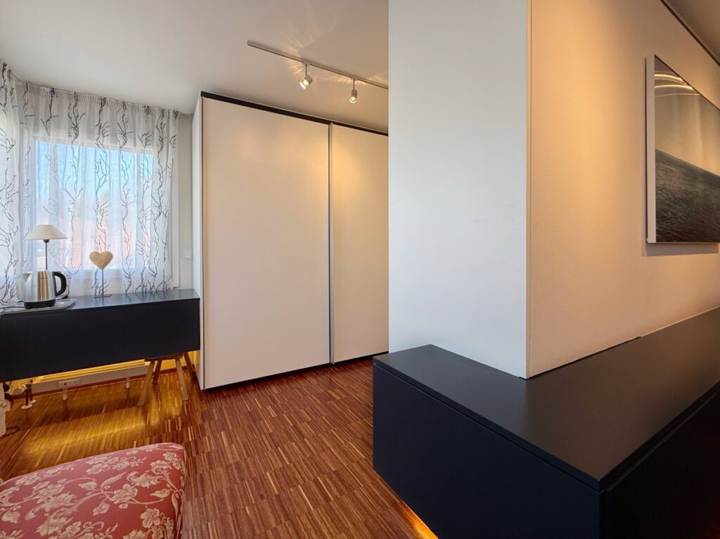Schlafzimmer mit Ankleide