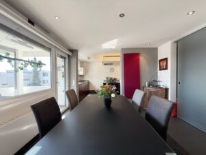 Essbereich mit angrenzendem Balkon