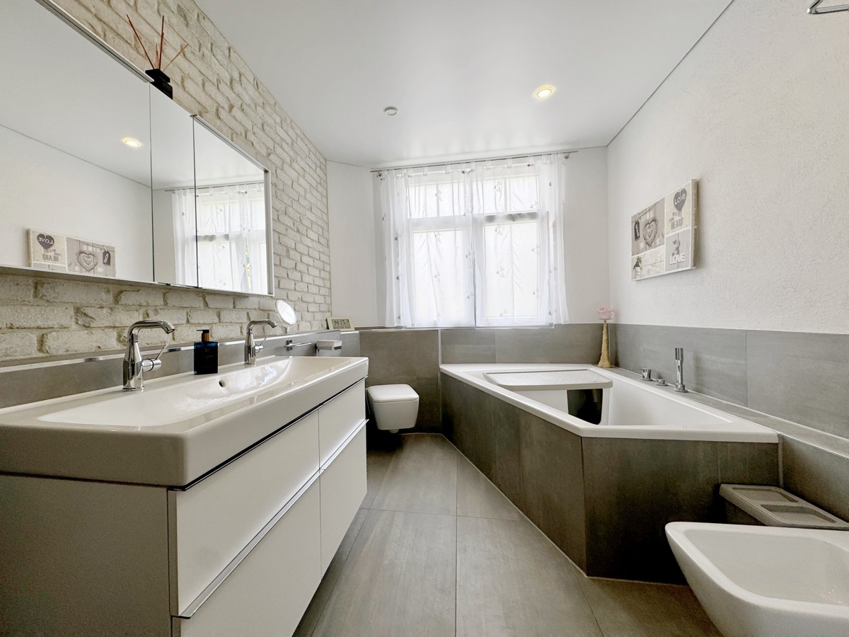 Bad mit Badewanne Wohnung 1. OG
