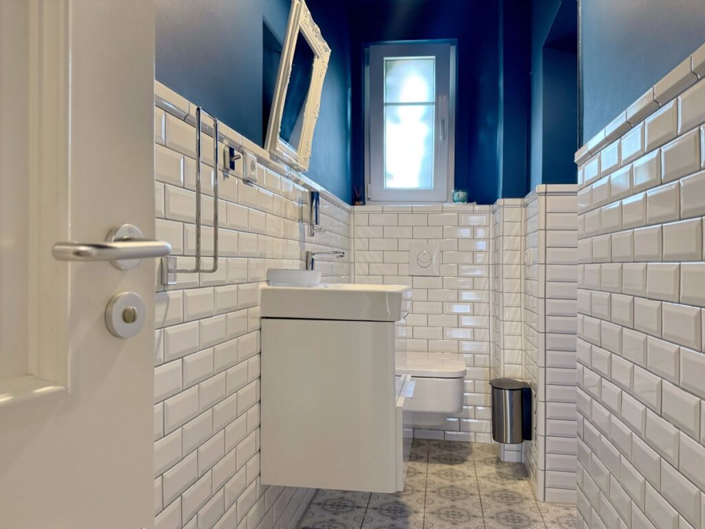 Bad mit Raindance-Dusche Wohnung 1. OG