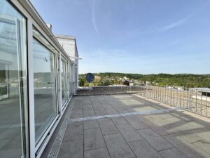Dachterrasse mit Wintergarten