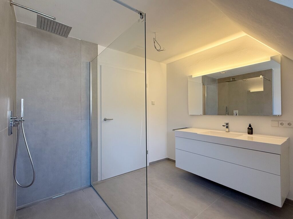 Badezimmer EG