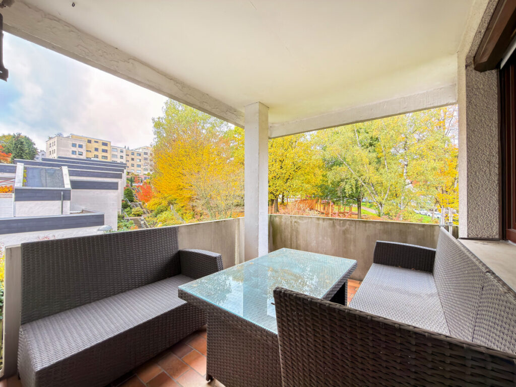 überdachter Balkon