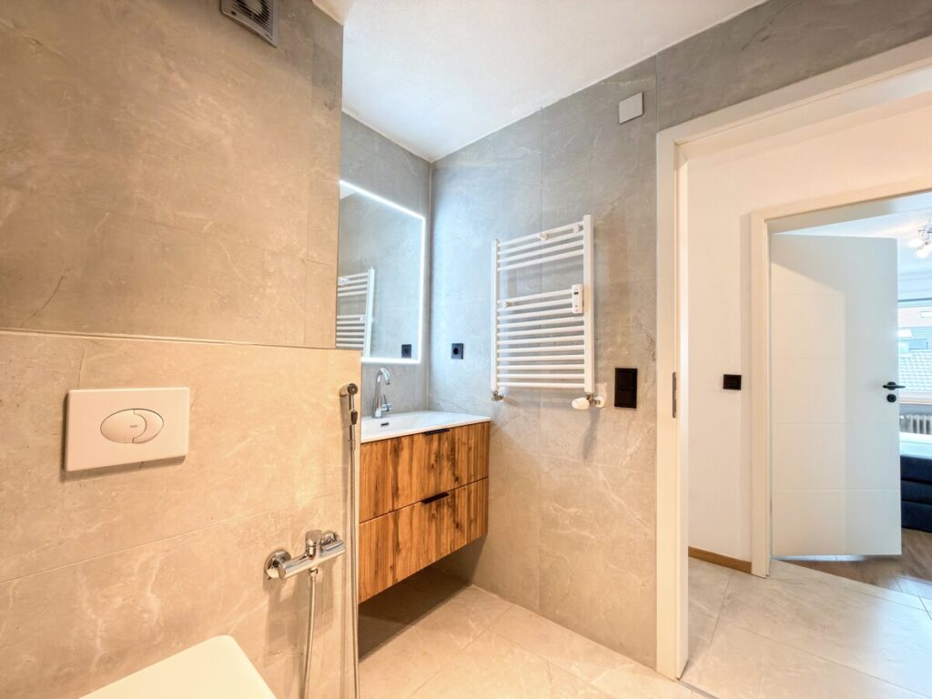 modernes Badezimmer