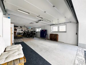 großzügige Garage