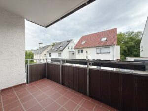 Hochparterre-Überdachter Balkon