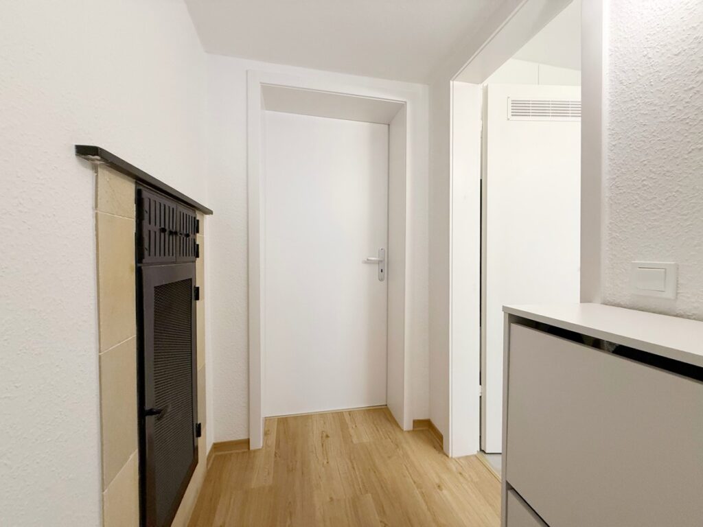 Hochparterre-Flur der renovierten Wohnung