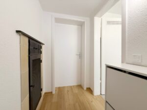 Hochparterre-Flur der renovierten Wohnung