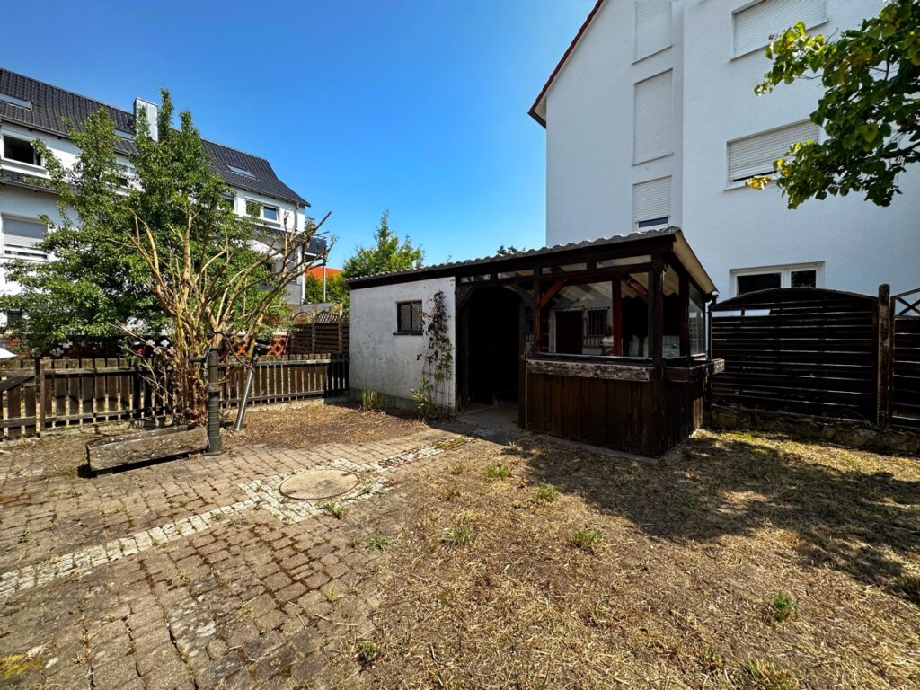 Garten mit Gartenhäuschen