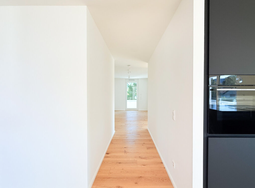 Blick in die Ankleide und Homeofficebereich (abtrennbar mit Schiebetüre)