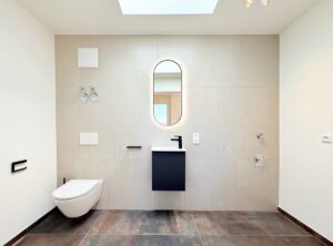 Gäste-WC mit Waschmaschinenanschluss