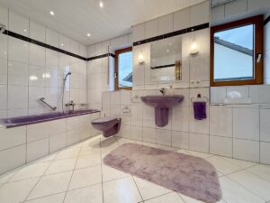 Badezimmer im OG