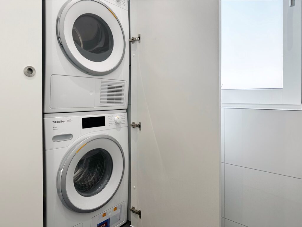 Gäste-WC mit Waschmaschinenanschluss