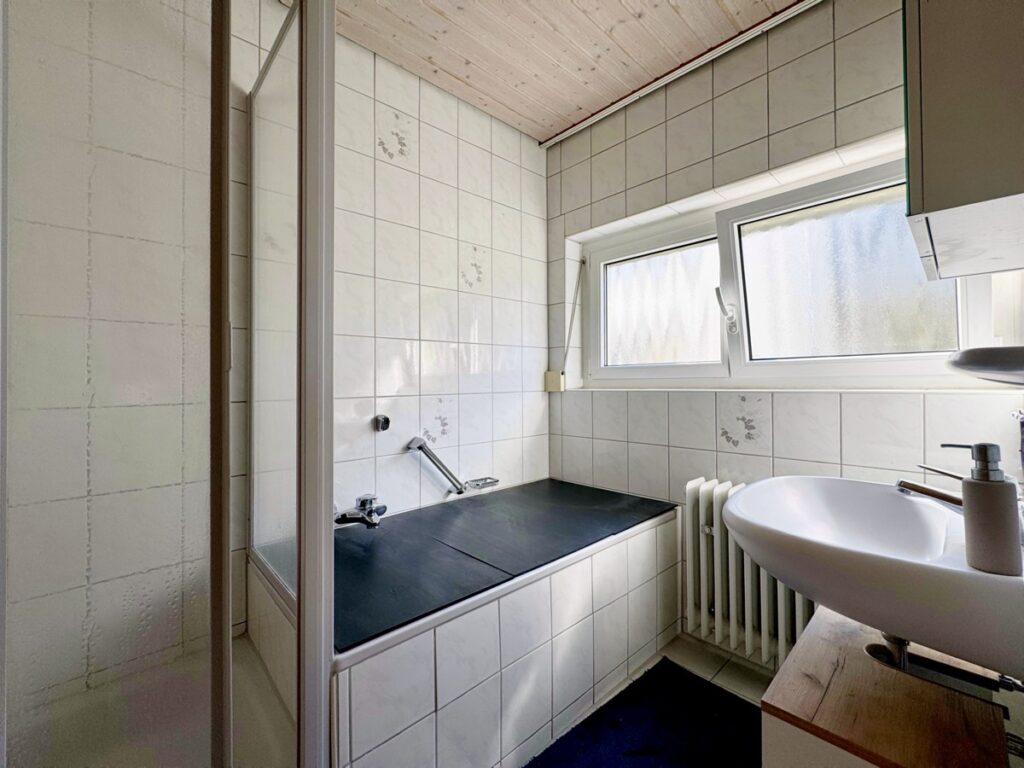 Badezimmer Wohnung Hochparterre