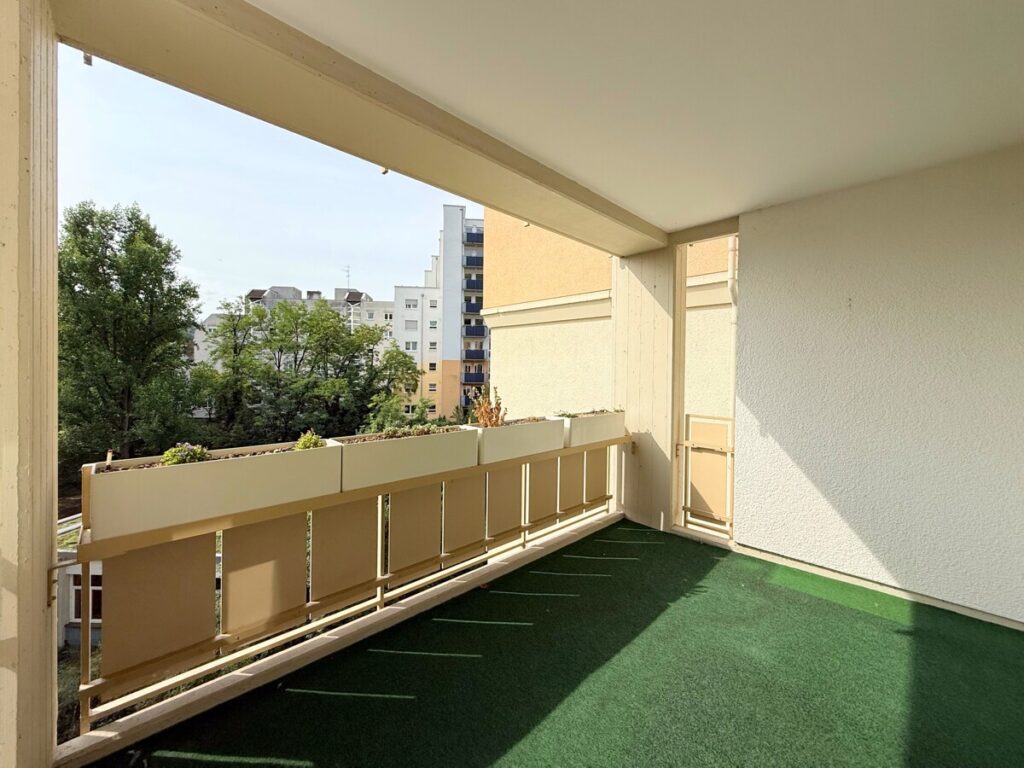 Überdachter Balkon