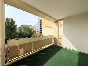 Überdachter Balkon