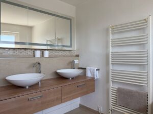 Modernes Badezimmer
