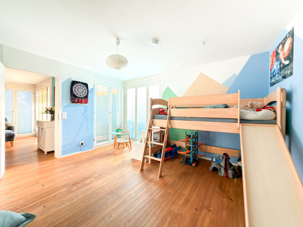 EG Kinder- oder Schlafzimmer mit Terrassenzugang