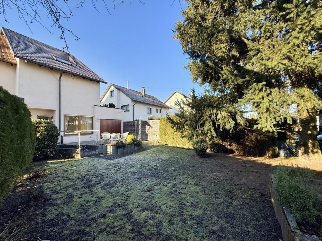Terrasse und Gartenansicht