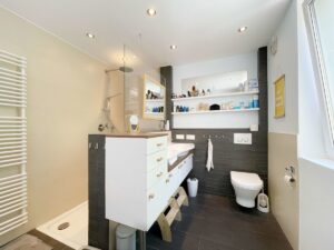 Badezimmer EG
