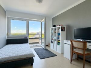 EG-Kinder-oder Arbeitszimmer mit Balkon