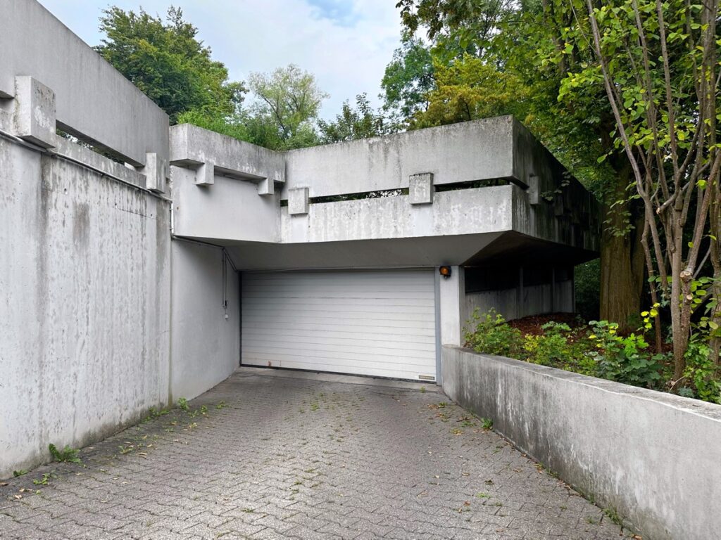 Tiefgarageneinfahrt