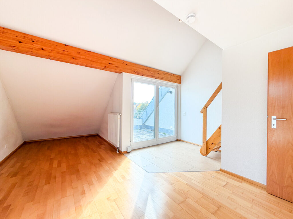 vielseitig nutzbares Zimmer mit Dachbalkon