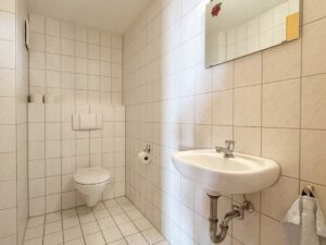 separates WC
