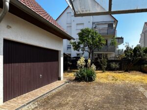Garage und Stellplatz