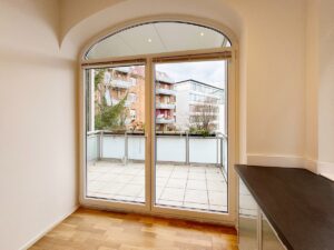 Küche mit Balkon