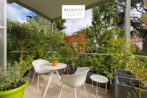 Überdachter Balkon