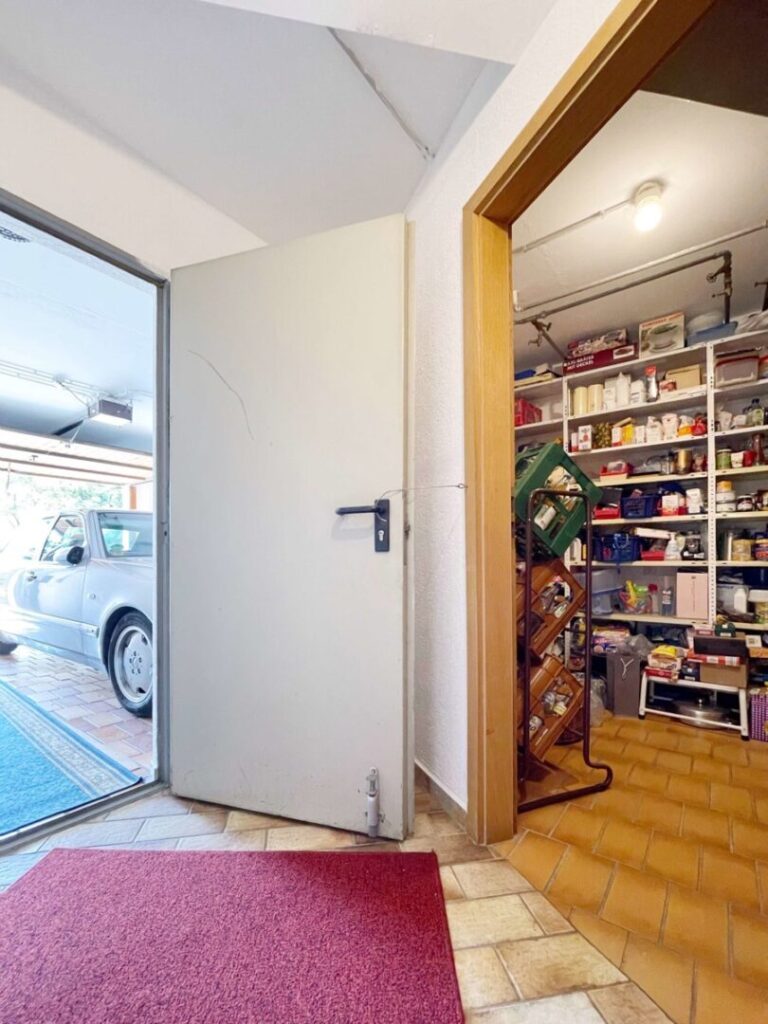 Zugang Garage und Vorratsraum