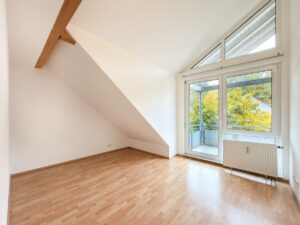 Kinder- oder Arbeitszimmer 3 mit Zugang auf den Balkon