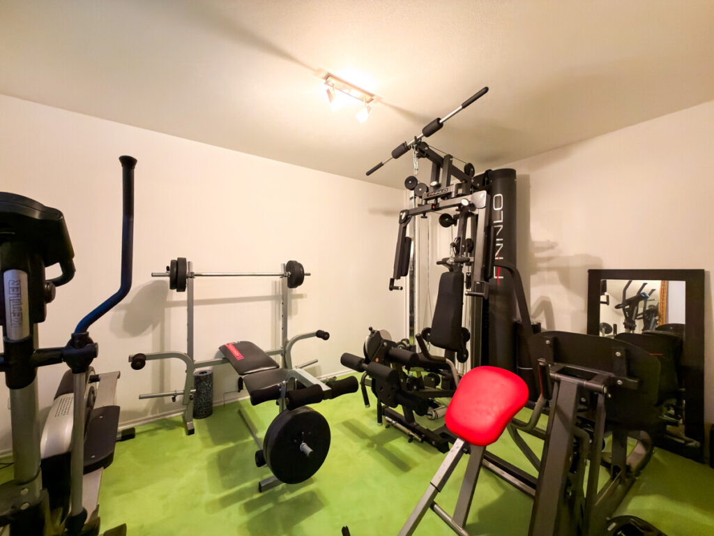 Fitnessraum im Keller