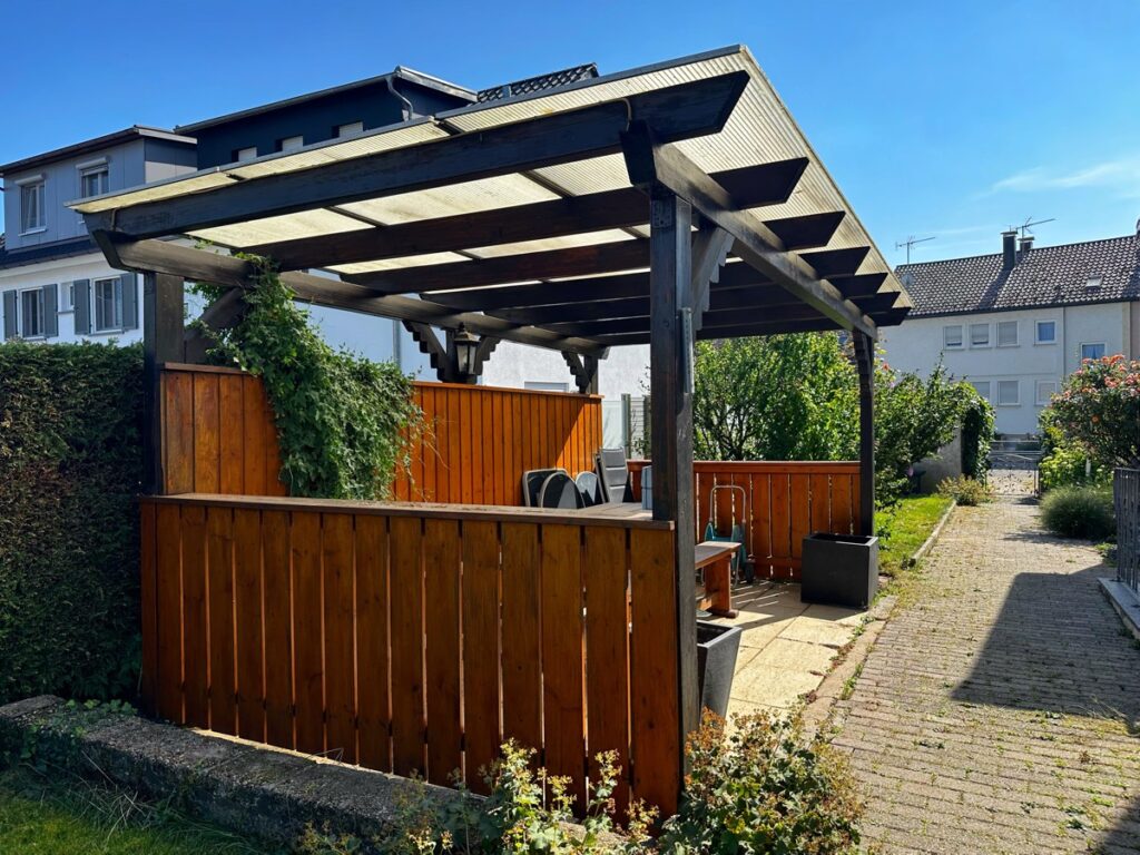 Terrasse mit Pergola
