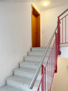 Treppenhaus / Wohnungstür